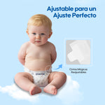 Bebé feliz usando pañales Aiwibi talla M, cómodos y sin fugas durante el movimiento.